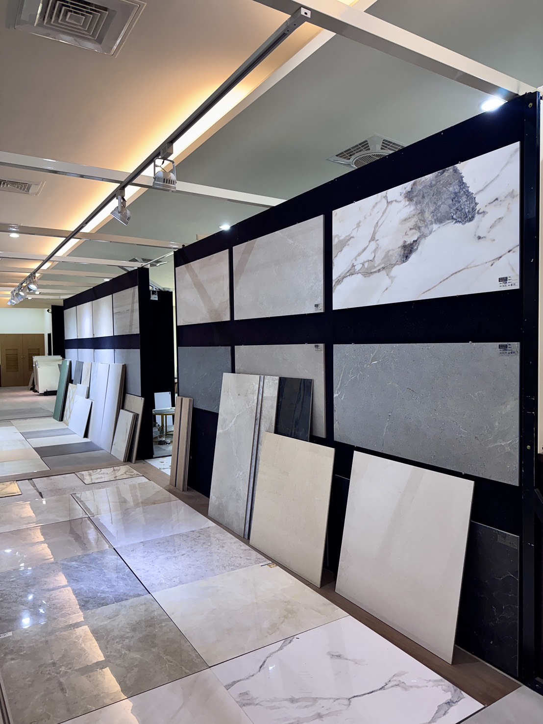 協力建材展間磁磚地板實景 01